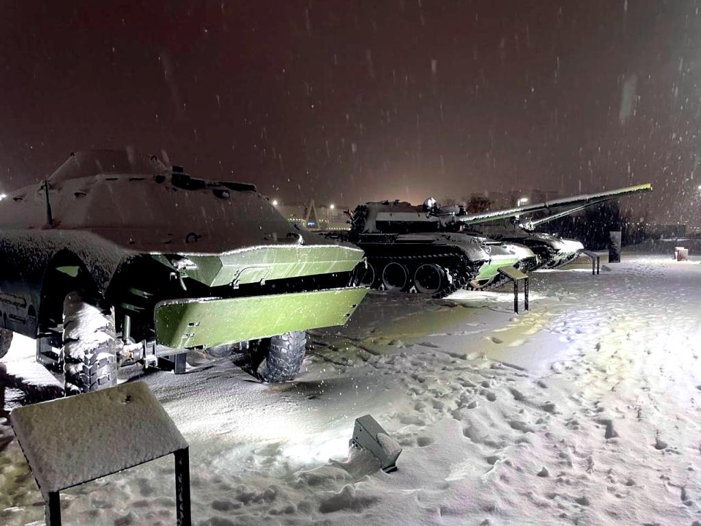 светильники optolux на выставке военной техники.png